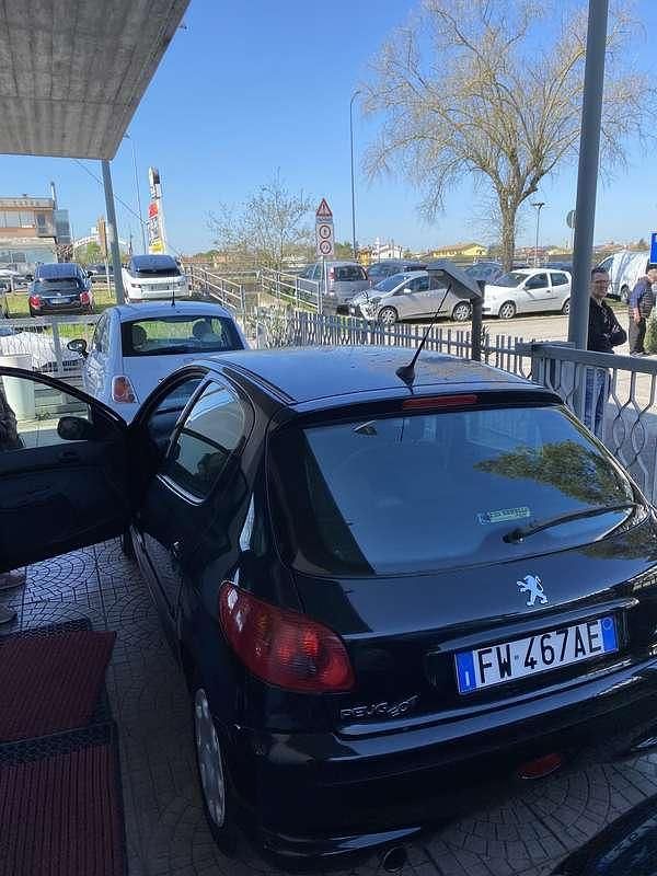 Usata 2009 Peugeot 206 Tre volumi | 3500 € (Buon prezzo) - Immagine 1/4