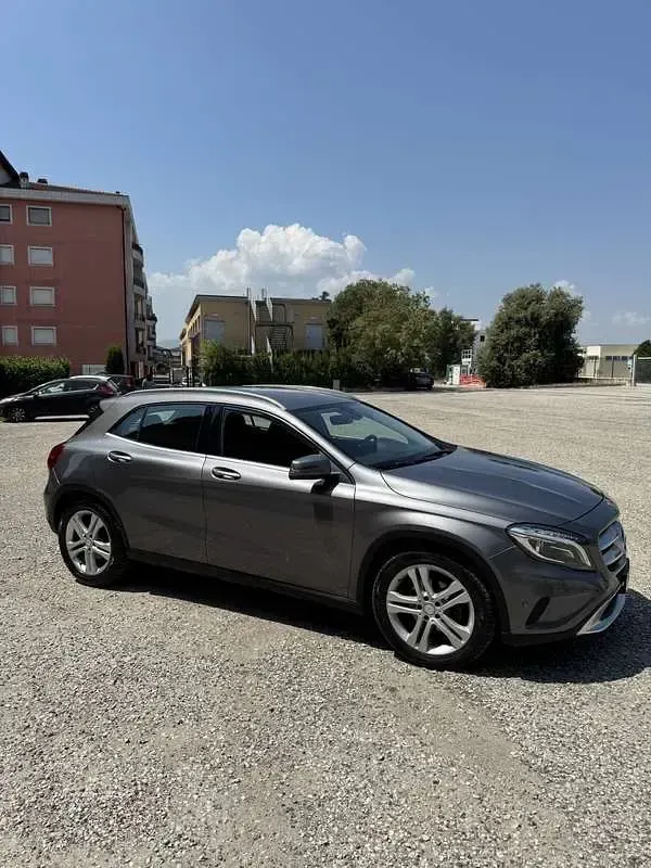 Usata Mercedes GLA200 136 CV (100 kW) 2017 SUV