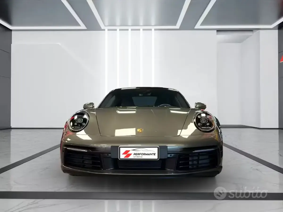 Usata Porsche 911 Carrera 385 CV (283 kW) 2023 Verde Coupé