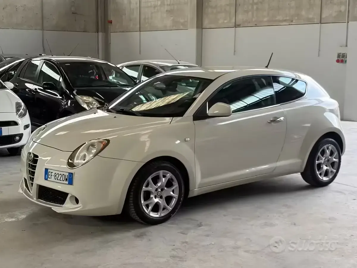 Second-hand Alfa Romeo MiTo Distinctive 105 CP (77 kW) 2011 Alb Hatchback