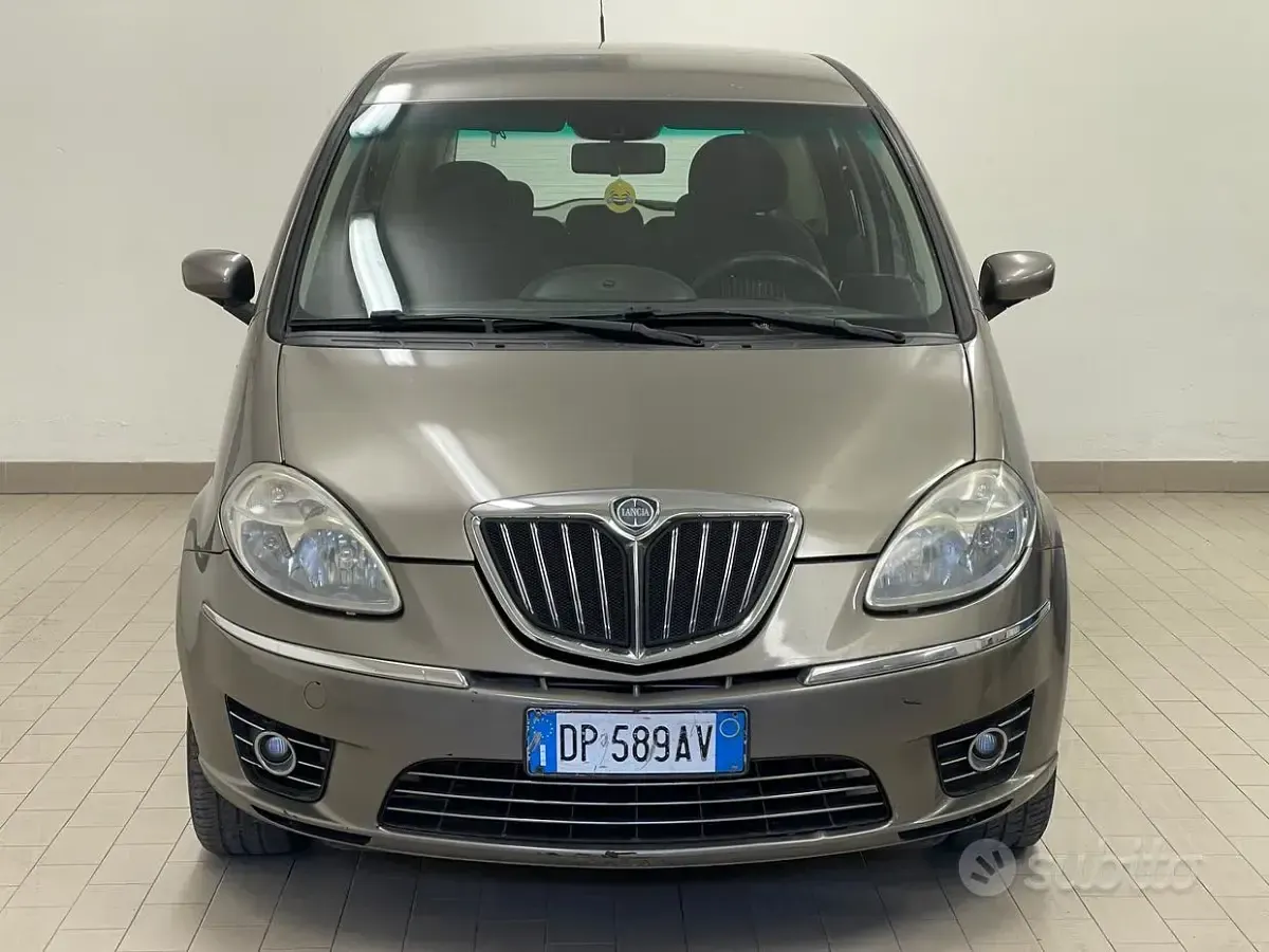 Usata Lancia Musa 95 CV (69 kW) 2008 Marrone Monovolume