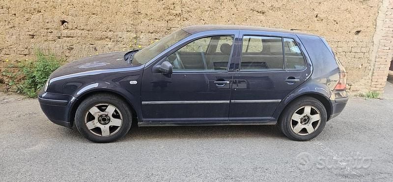 Usata VW Golf IV 90 CV (66 kW) 2003 Berlina