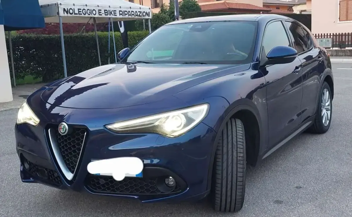 Usata Alfa Romeo Stelvio Executive 209 CV (153 kW) 2017 Blu/azzurro SUV