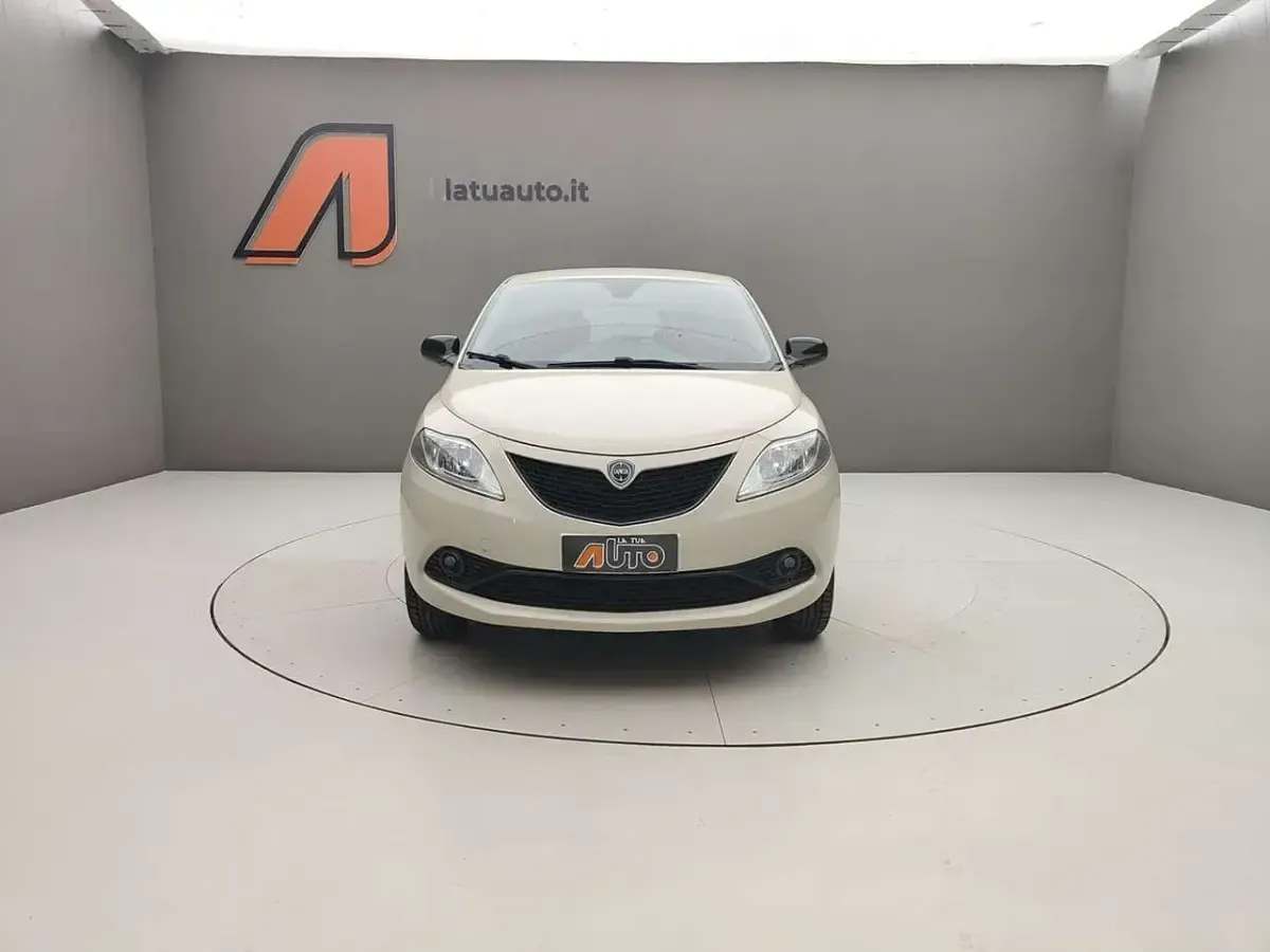 Usata Lancia Ypsilon Gold 71 CV (52 kW) 2019 Avorio chic Utilitaria