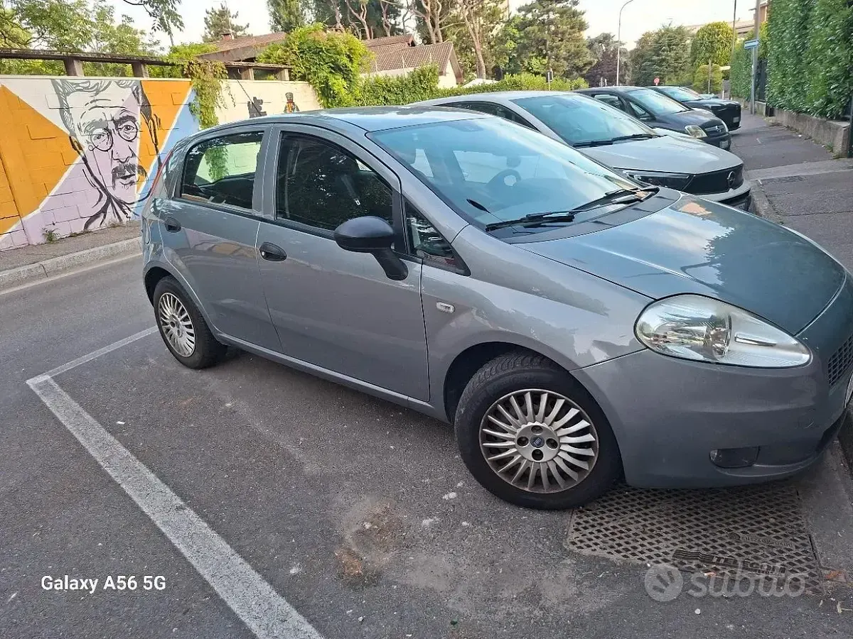 Usata Fiat Grande Punto 77 CV (56 kW) 2007 Grigio Utilitaria