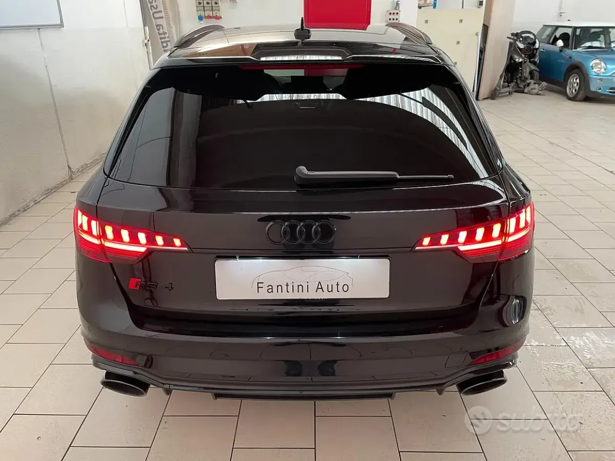 Usata Audi RS4 Comfort 450 CV (330 kW) 2022 Nero Station wagon