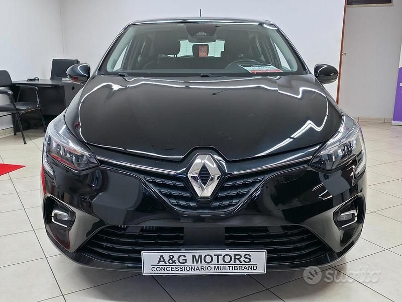 Begagnad Renault Clio V Business 101 HK (74 kW) 2022 Svart Sedan