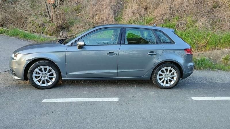 Usata Audi A3 Attraction 105 CV (77 kW) 2014 Argento Berlina