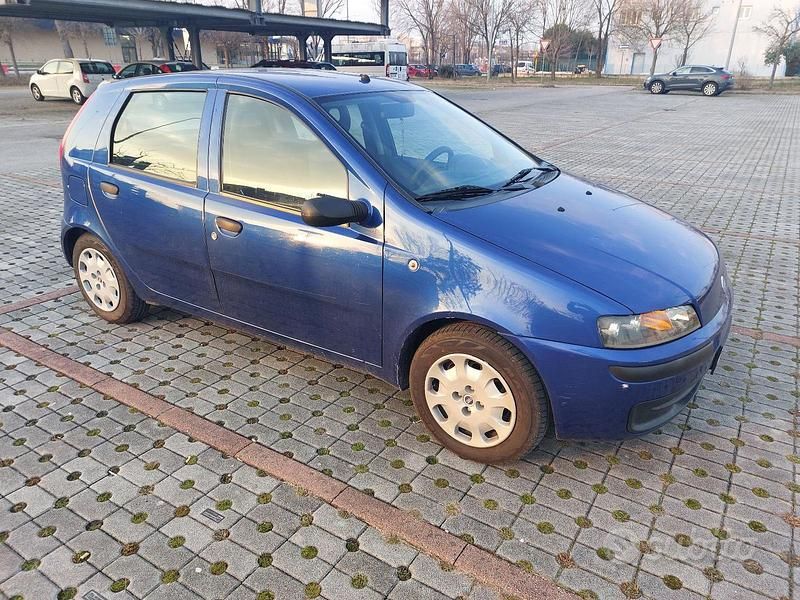 Usata Fiat Punto 80 CV (58 kW) 2001 Utilitaria