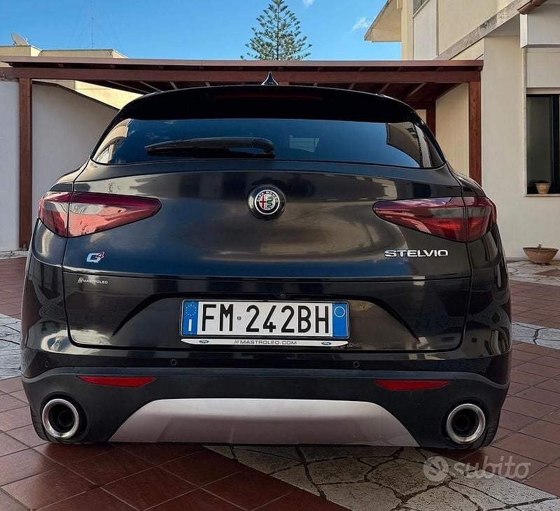 Usata Alfa Romeo Stelvio Business 210 CV (154 kW) 2017 Nero SUV
