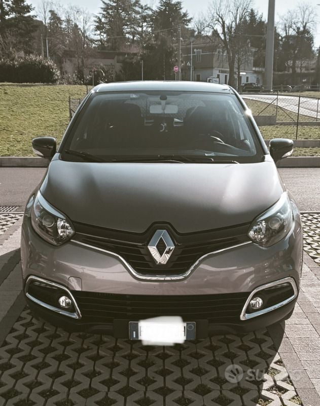 Usata Renault Captur Zen 90 CV (66 kW) 2016 Grigio SUV