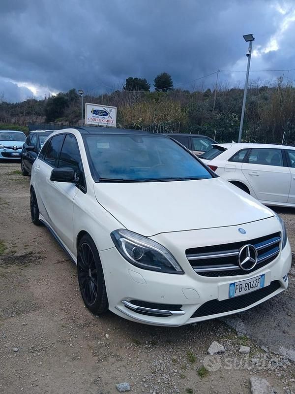 Usata Mercedes B200 Premium 135 CV (99 kW) 2013 Bianco Monovolume