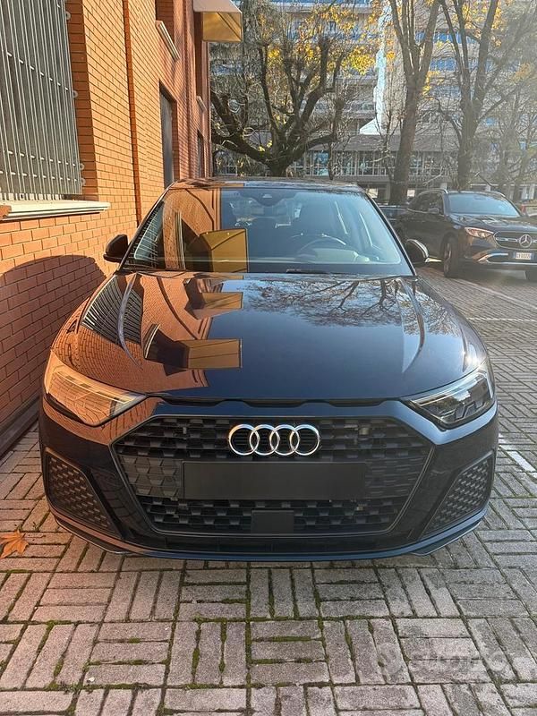 Blu Usata 2019 Audi A1 Admired Tre volumi | 17.300 € (Buon prezzo) - Immagine 1/4