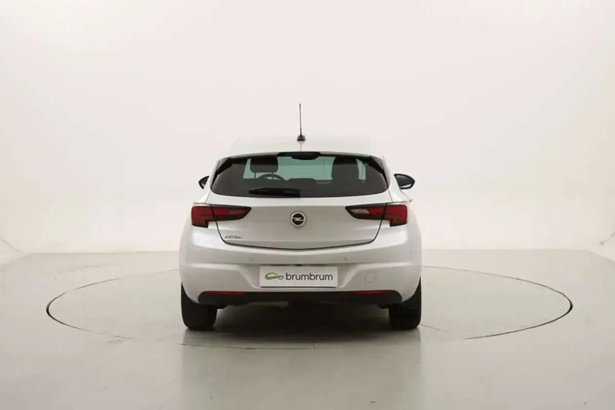 Usata Opel Astra Business Elegance 122 CV (89 kW) 2021 Argento Berlina