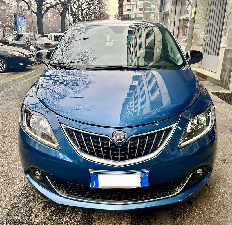 Usata Lancia Ypsilon Gold 69 CV (50 kW) 2023 Blu/azzurro Utilitaria