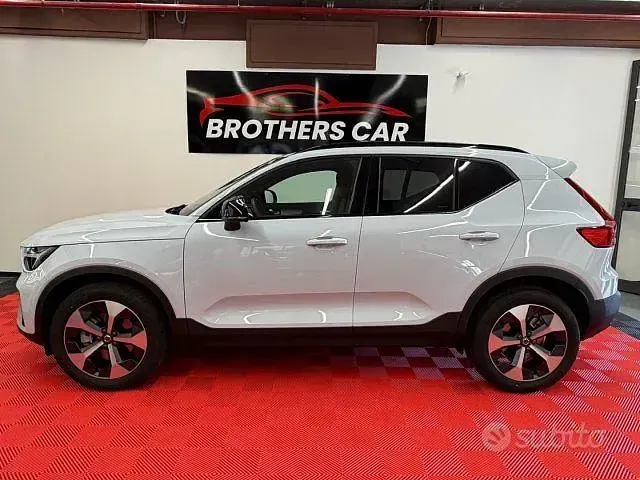 Nuova Volvo XC40 Plus 163 CV (119 kW) 2026 Blu SUV