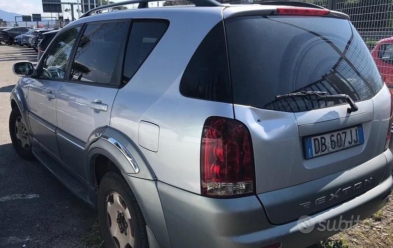 Usata SsangYong Rexton 165 CV (121 kW) 2007 Grigio SUV