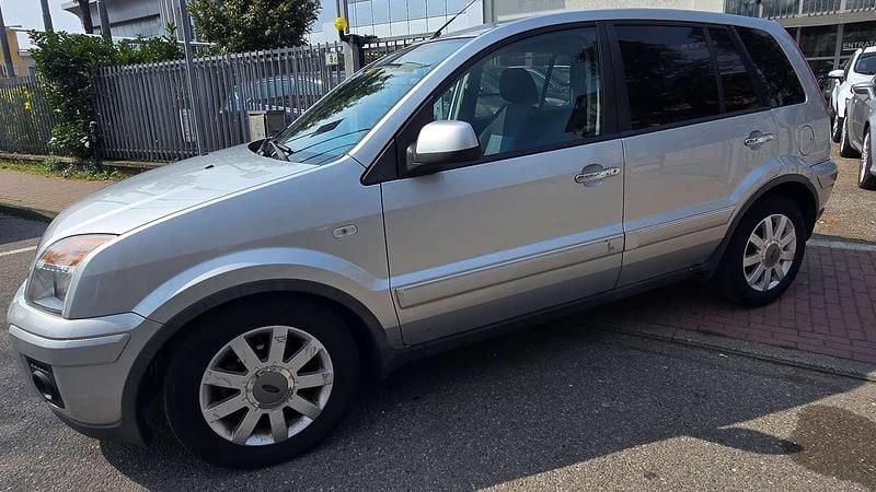 Usata Ford Fusion 101 CV (74 kW) 2010 Grigio Utilitaria