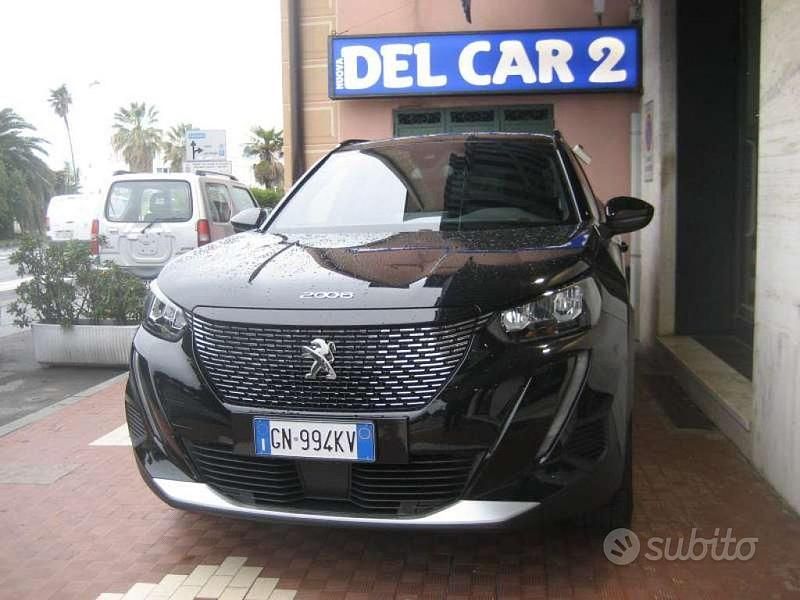 Usata Peugeot 2008 Allure 101 CV (74 kW) 2023 Nero metallizzato SUV