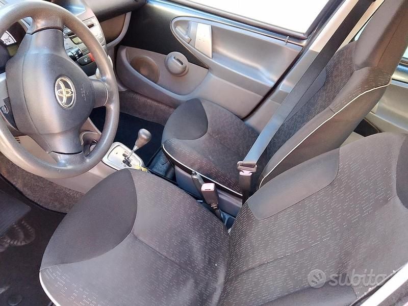 Usata Toyota Aygo 67 CV (49 kW) 2008 Grigio Utilitaria
