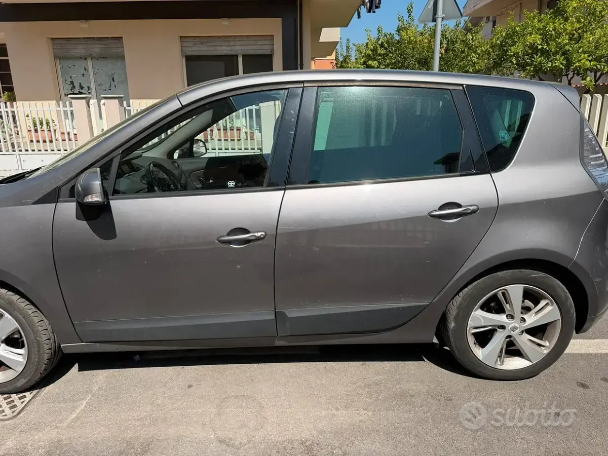 Usata Renault Scénic III 110 CV (80 kW) 2013 Monovolume