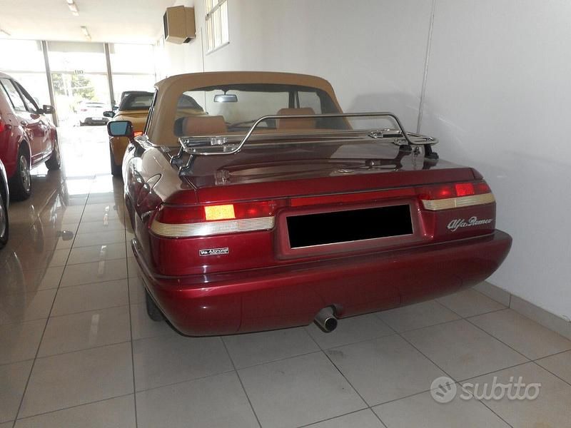 Usata Alfa Romeo Spider 106 CV (77 kW) 1992 Rosso Cabrio