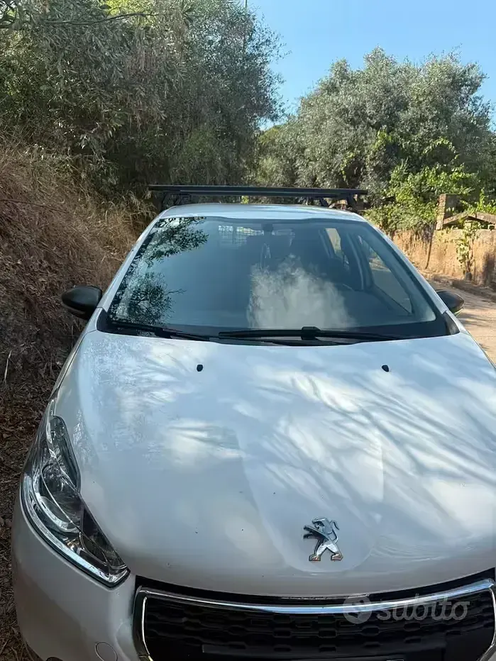 Usata Peugeot 208 68 CV (50 kW) 2014 Bianco Utilitaria