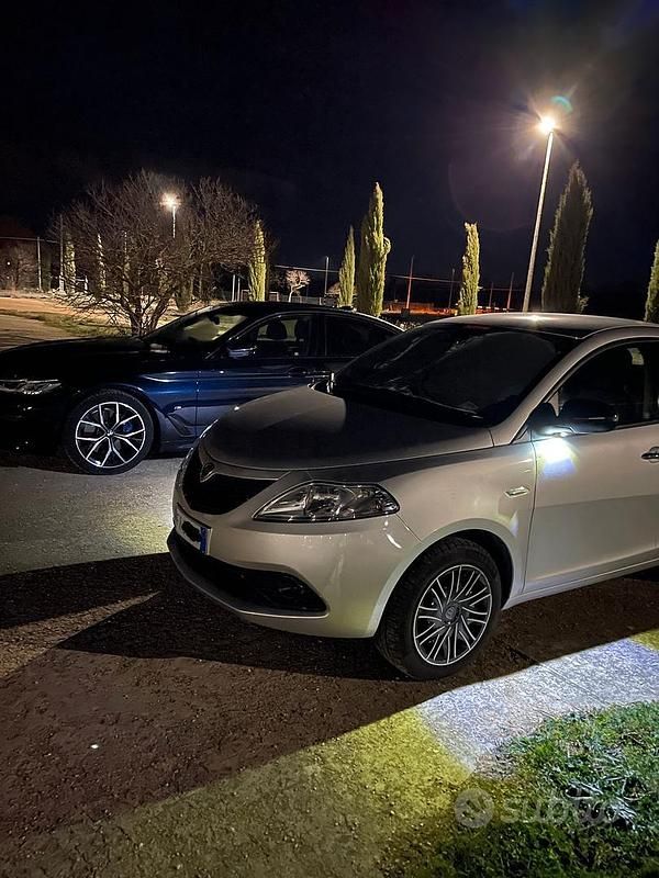 Usata Lancia Ypsilon 69 CV (50 kW) 2019 Grigio Utilitaria