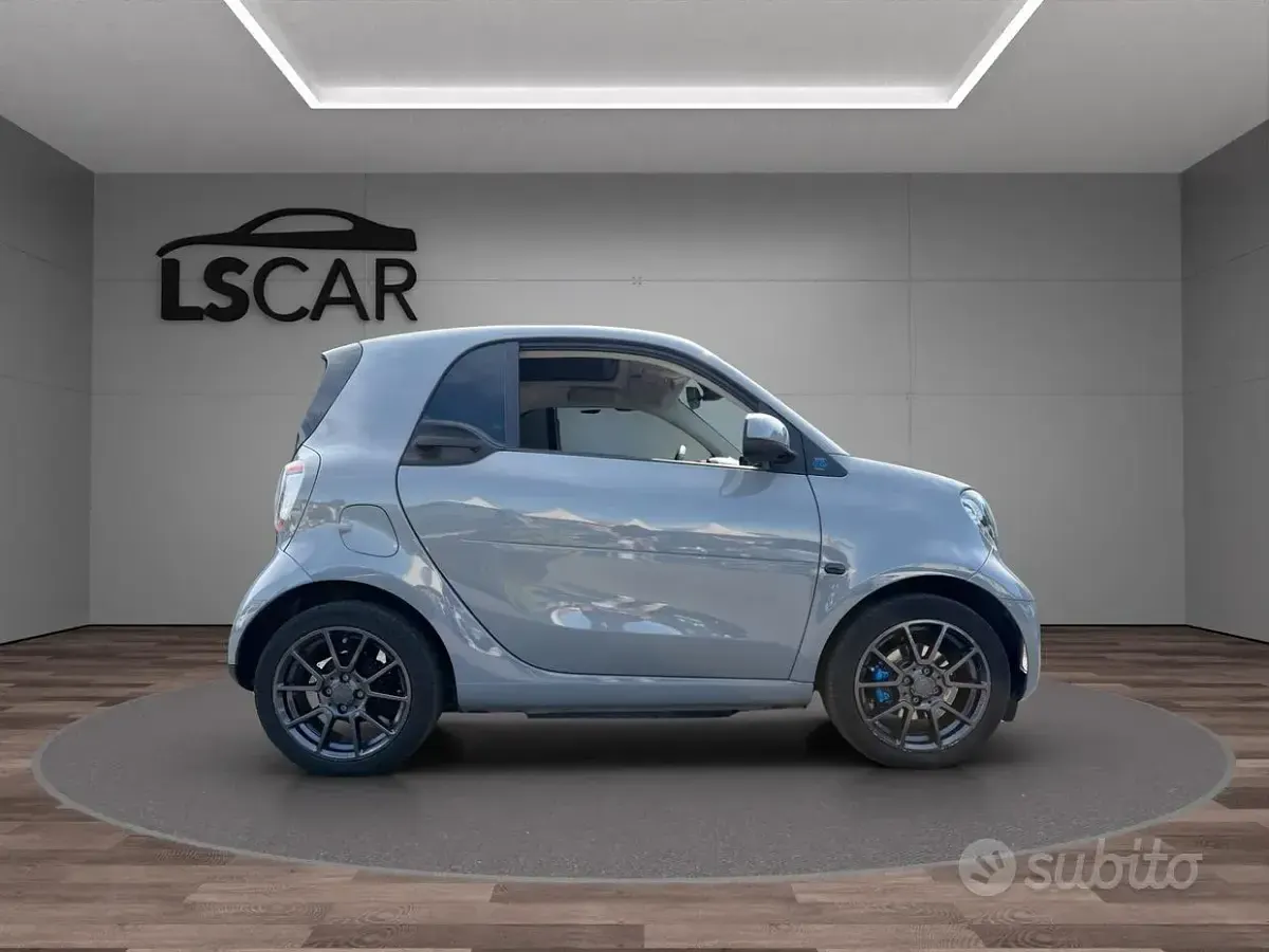 Usata Smart ForTwo Coupé 41 kW (56 CV) 2021 Grigio Utilitaria