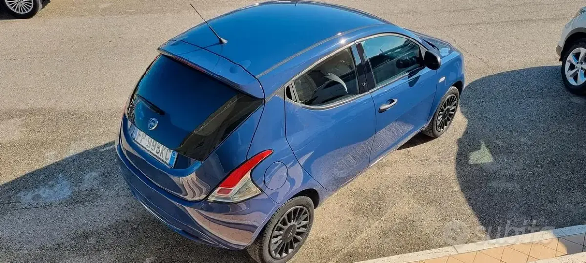 Usata Lancia Ypsilon Gold 69 CV (50 kW) 2018 Blu Utilitaria