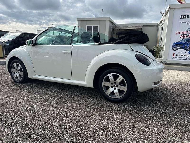 Usata VW New Beetle Cabriolet 105 CV (77 kW) 2008 Bianco Cabrio