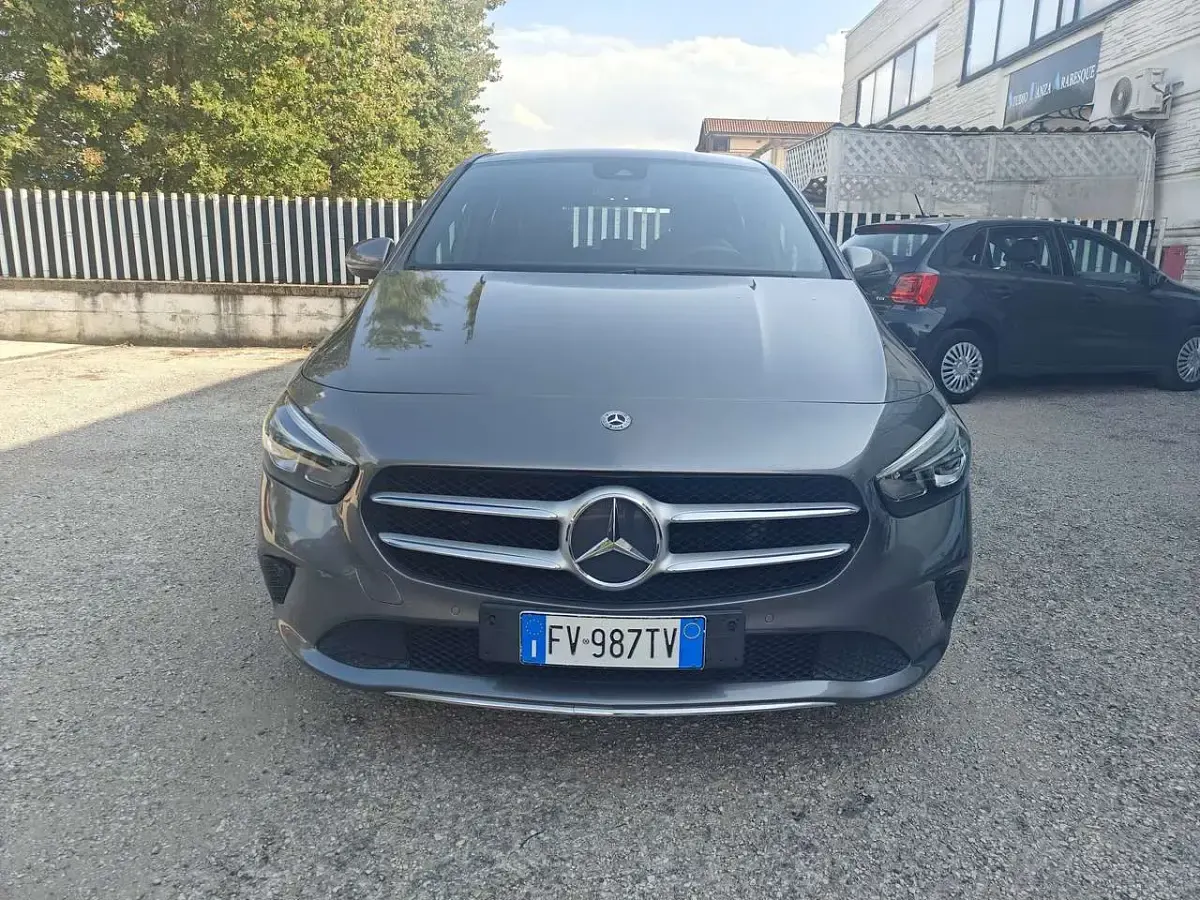 Usata Mercedes B180 Business 116 CV (85 kW) 2019 Grigio Utilitaria