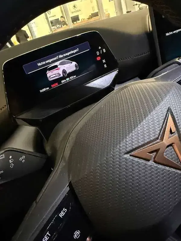 Usata Cupra Born 69 kW (95 CV) 2024 Blu/azzurro Utilitaria