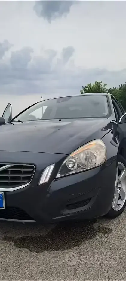 Usata Volvo S60 136 CV (100 kW) 2012 Nero Berlina