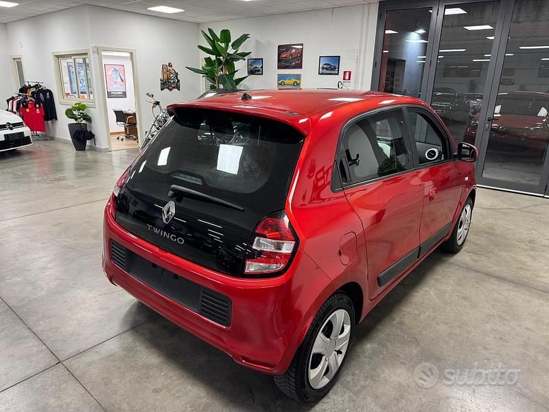 Usata Renault Twingo SE 69 CV (50 kW) 2016 Rosso Utilitaria