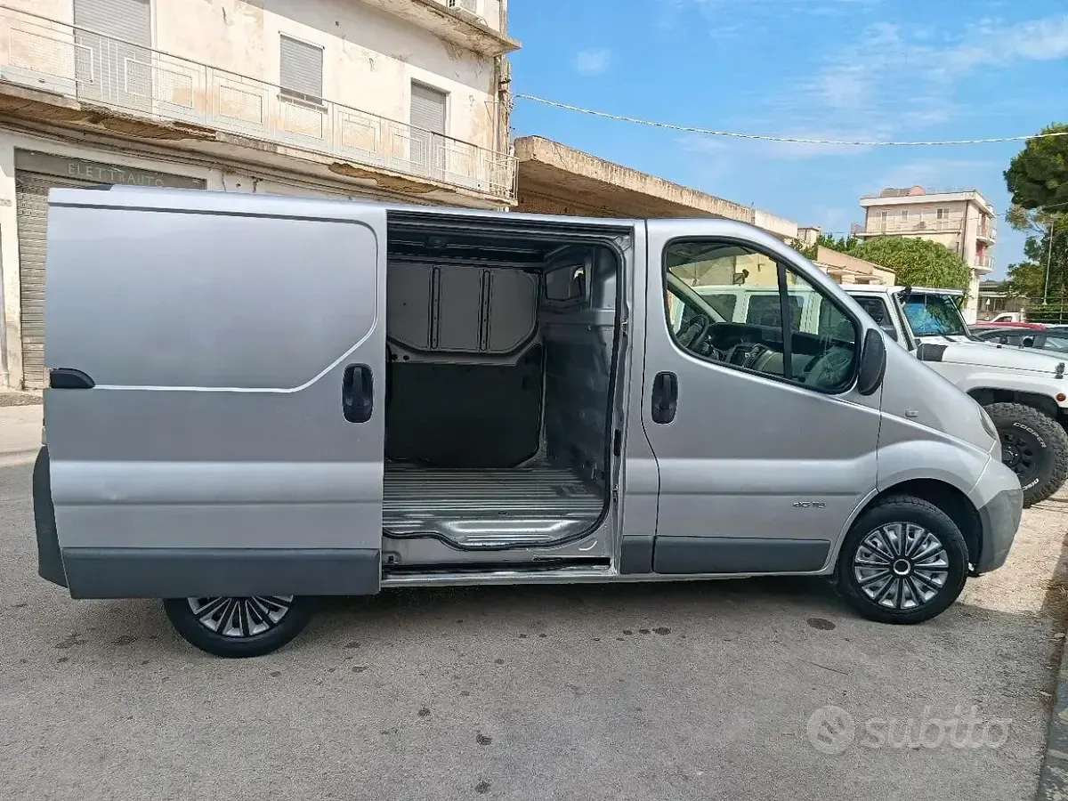 Usata Nissan Primastar 114 CV (83 kW) 2008 Monovolume
