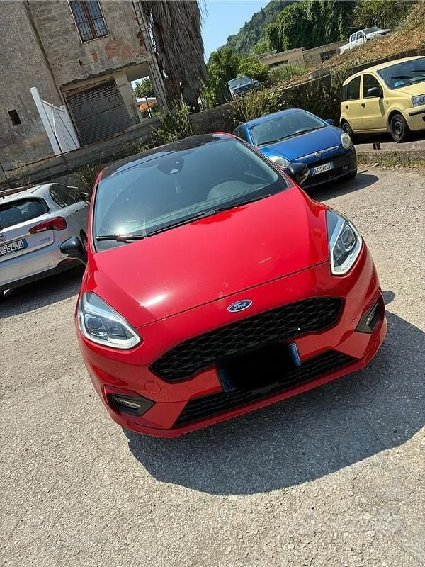 Rosso Usata 2020 Ford Fiesta ST-Line Due volumi | 9000 € (Buon prezzo) - Immagine 1/4