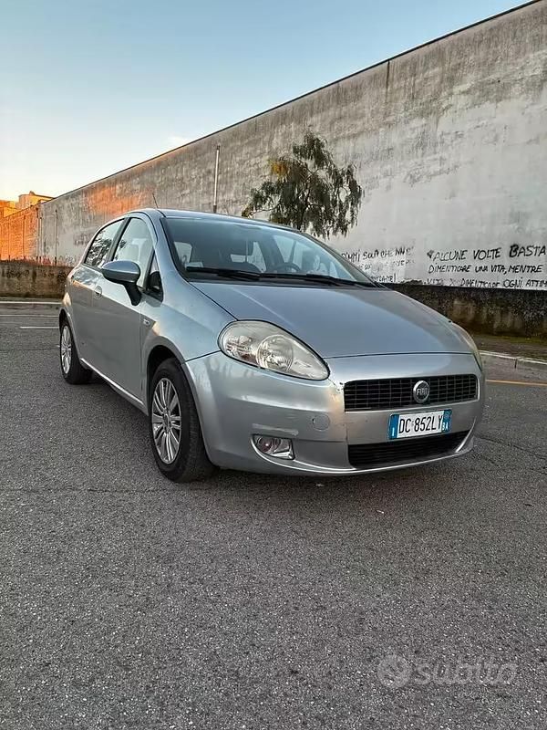 Usata Fiat Grande Punto Active 65 CV (47 kW) 2006 Grigio Utilitaria