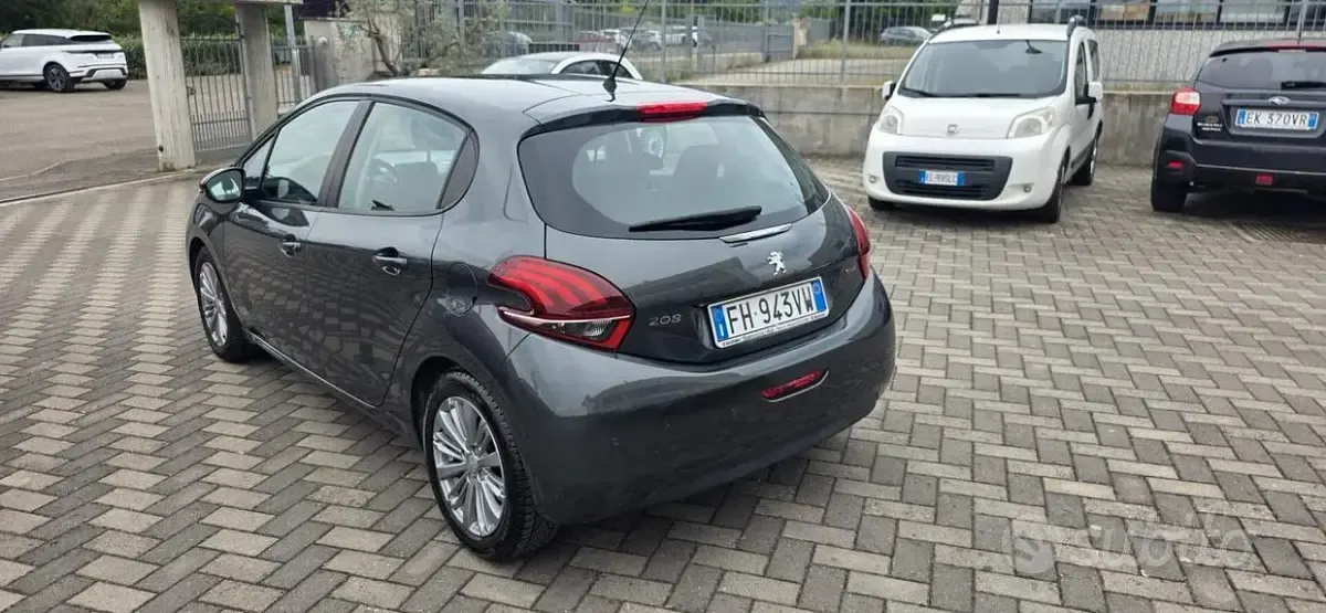 Usata Peugeot 208 Active 82 CV (60 kW) 2017 Grigio Utilitaria