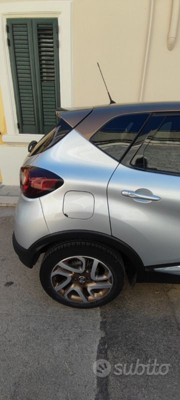 Usata Renault Captur Iconic 110 CV (80 kW) 2016 Grigio SUV