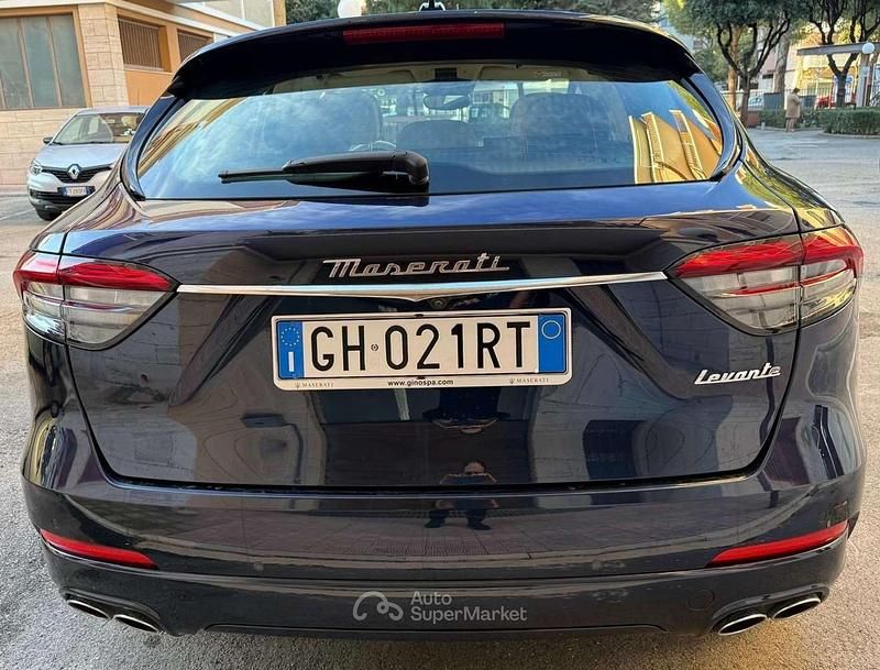 Usata Maserati Levante GT 330 CV (242 kW) 2022 Blu/azzurro SUV