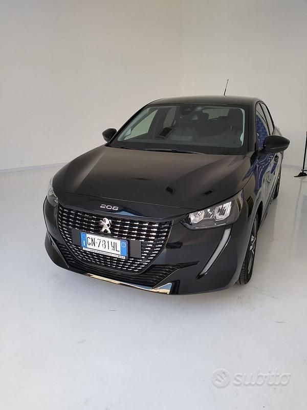 Usata Peugeot 208 Allure 101 CV (74 kW) 2023 Nero Utilitaria