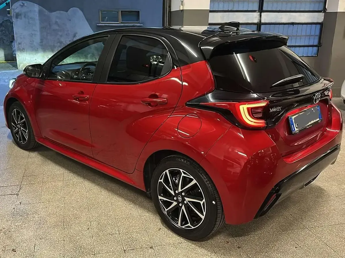 Usata Toyota Yaris Hybrid Style 92 CV (67 kW) 2022 Rosso Berlina