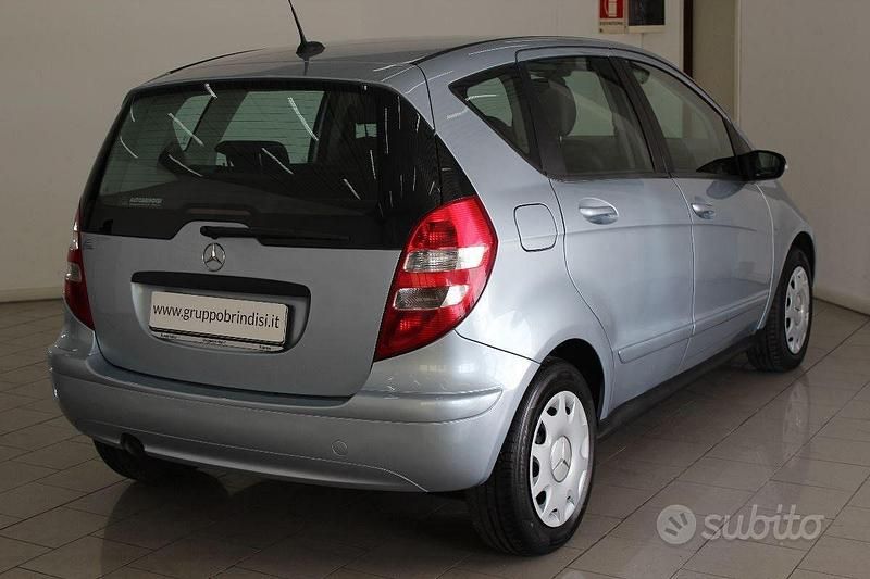 Usata Mercedes A180 109 CV (80 kW) 2008 Grigio chiaro Utilitaria