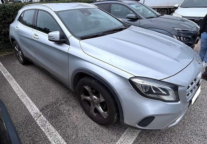 Usata Mercedes GLA200 136 CV (100 kW) 2019 Argento metallizzato SUV