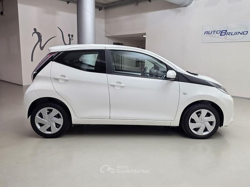 Usata Toyota Aygo X-play 69 CV (50 kW) 2015 Bianco Utilitaria