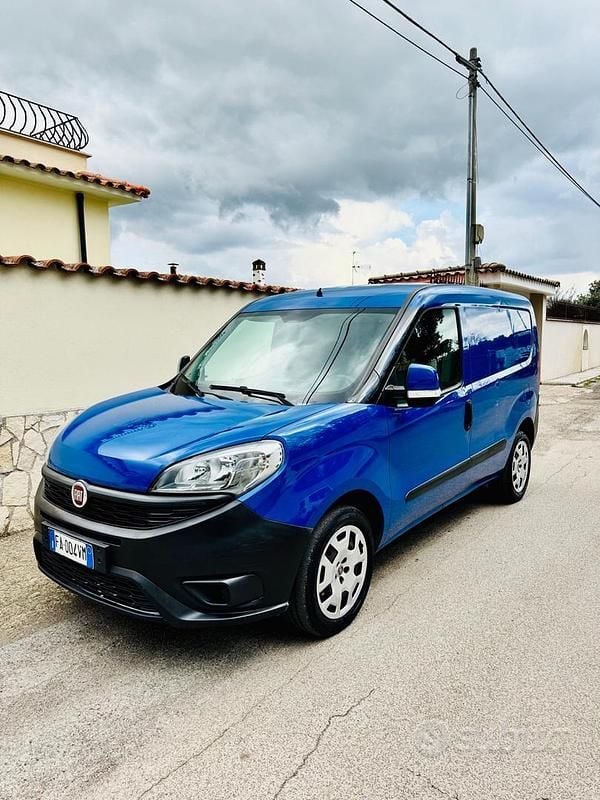 Usata Fiat Doblò 95 CV (69 kW) 2015 Blu Monovolume