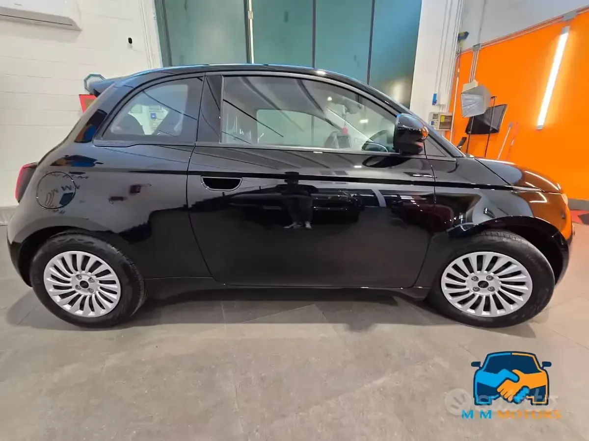 Używany Fiat 500e Action 42 kW (58 KM) 2022 Czarny Sedan/Limuzyna