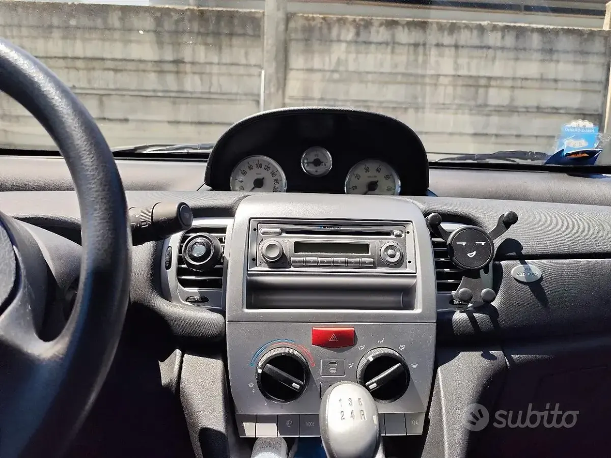Usata Lancia Ypsilon 60 CV (44 kW) 2008 Bianco Utilitaria