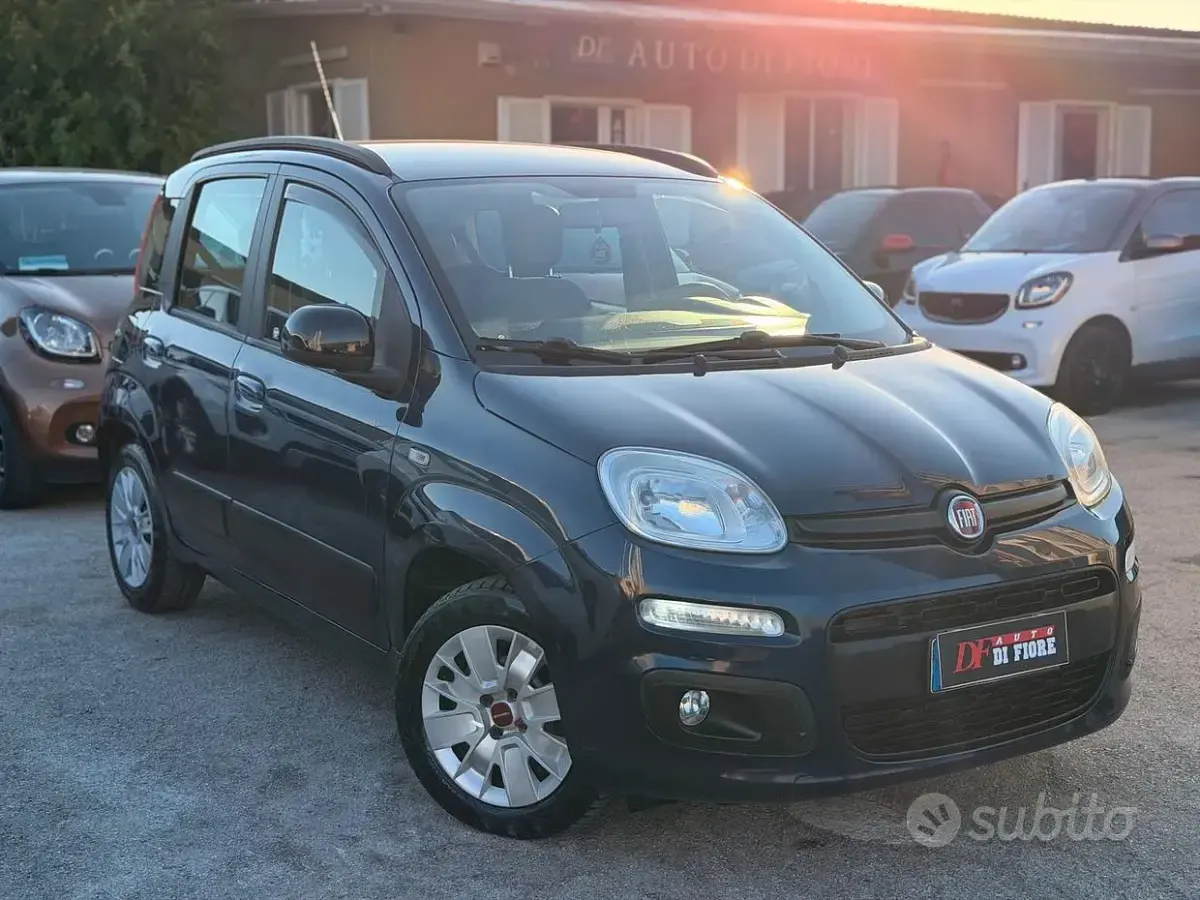 Usata Fiat Panda Lounge 69 CV (50 kW) 2016 Bluazzurro Utilitaria